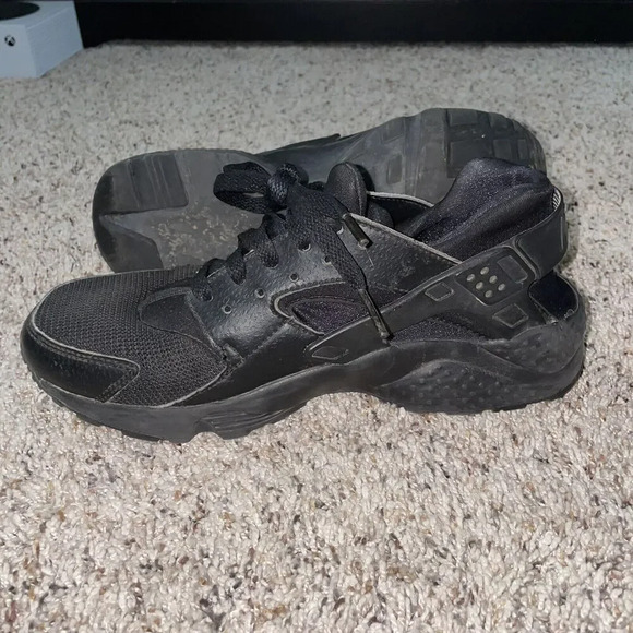 Nike Huarache Run GS Triple Black Sneakers 654275-016 Size 6.5Y / Women's 8 - Picture 4 of 9